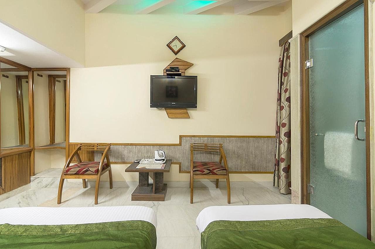 Hotel Natraj Yes Please @ New Delhi Railway station Deluxe Double Room with free wifi 25
