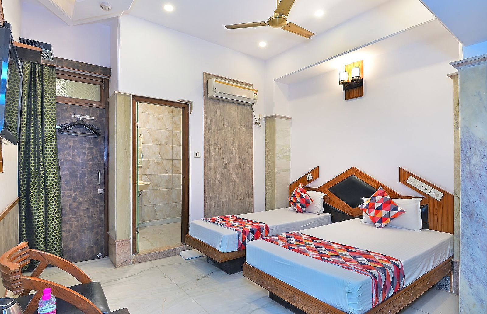 Hotel Natraj Yes Please @ New Delhi Railway station  Deluxe Room 3