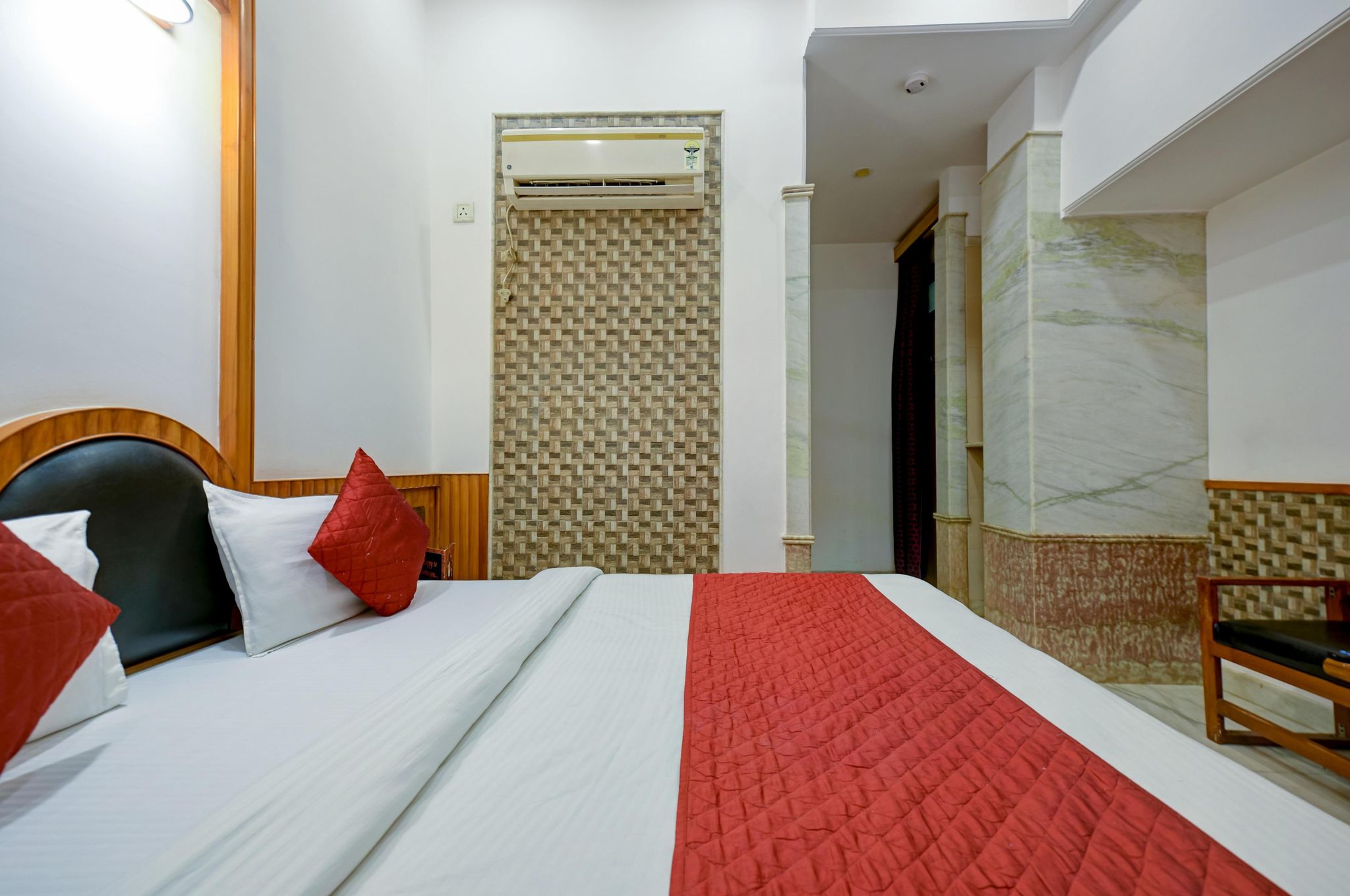 Hotel Natraj Yes Please @ New Delhi Railway station  Deluxe Room 12