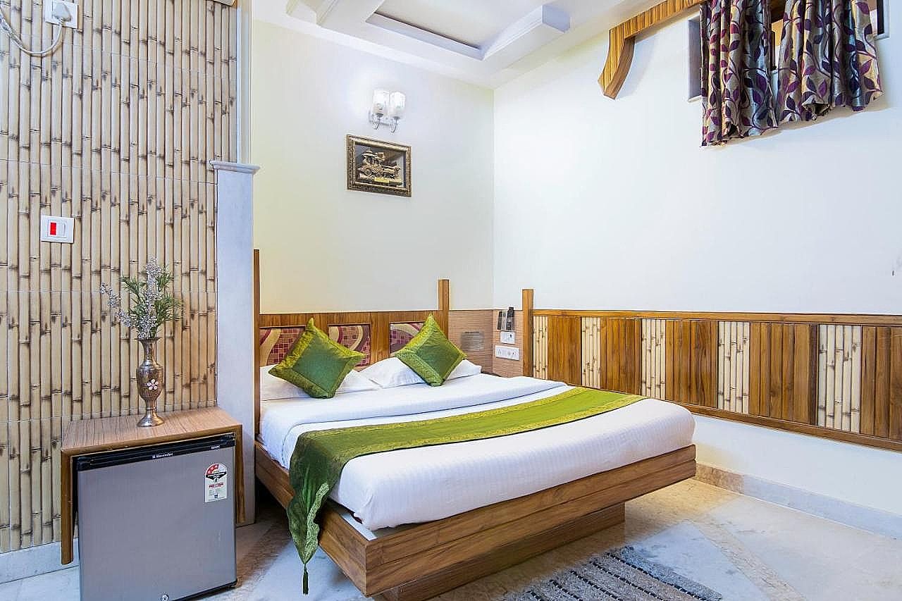 Hotel Natraj Yes Please @ New Delhi Railway station Deluxe Double Room with free wifi 8