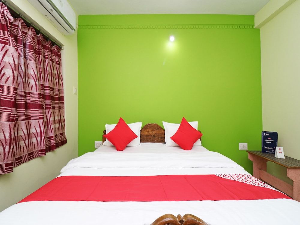 OYO 19500 Baikuntha Palace Double or Twin Room 8