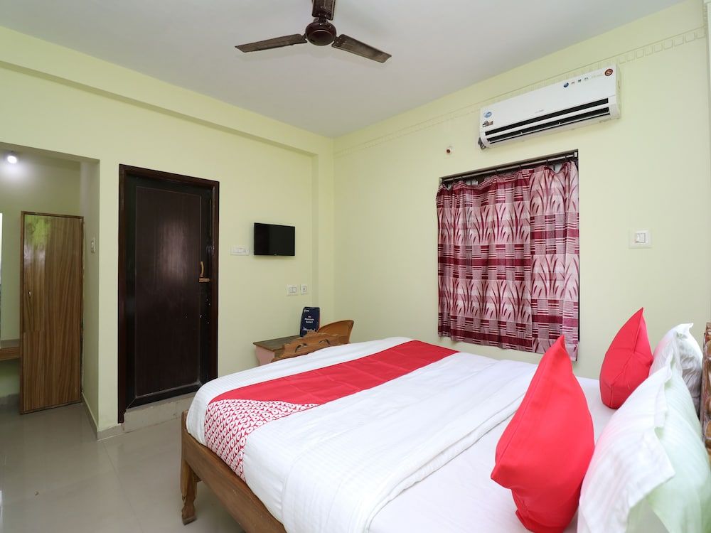 OYO 19500 Baikuntha Palace Double or Twin Room 10