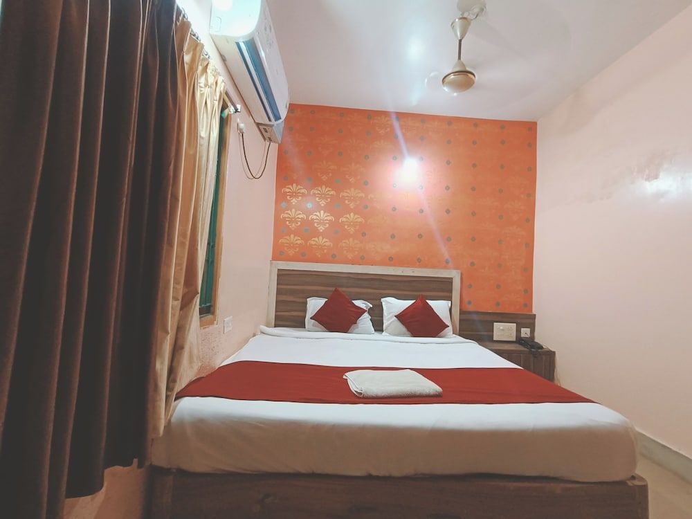 Goroomgo Krishna Residency Puri Deluxe Double Room, City View 5