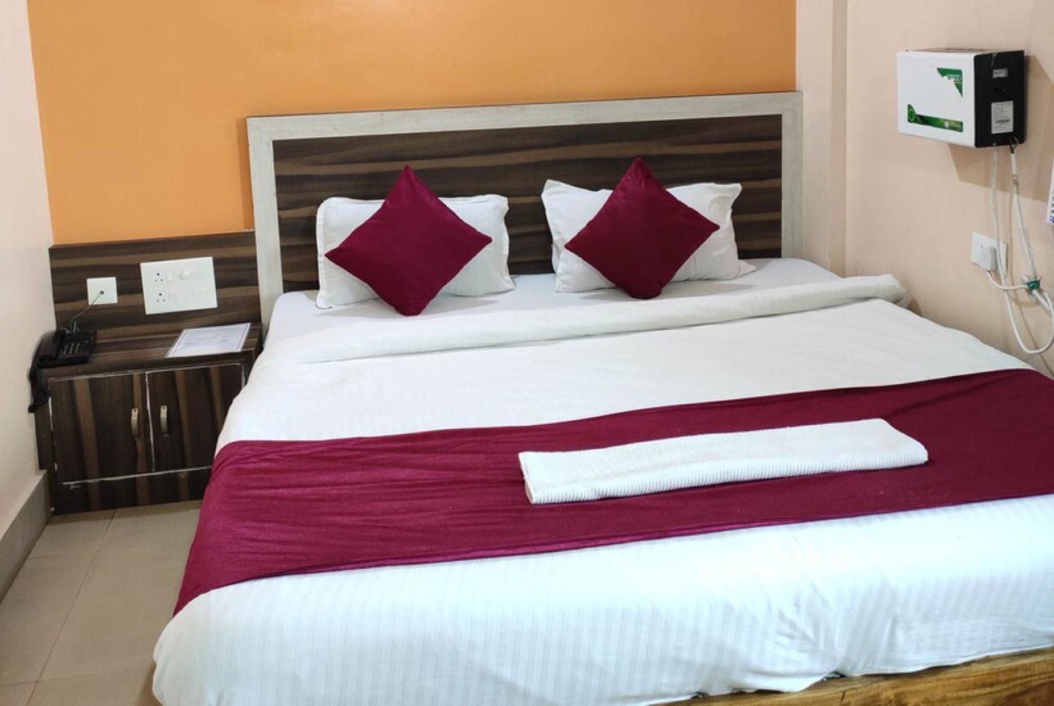 Goroomgo Krishna Residency Puri Deluxe Room with Air Conditioning 3