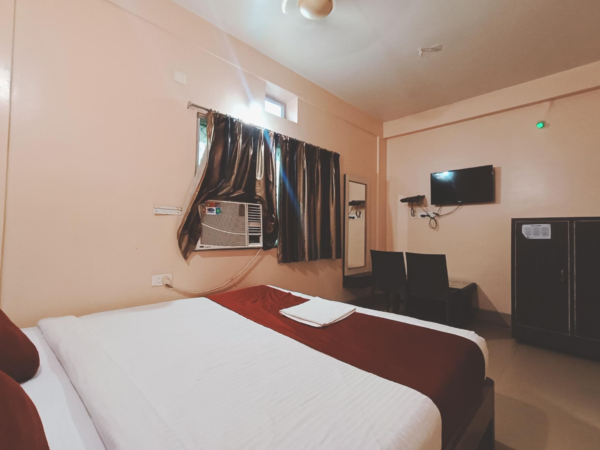 Goroomgo Krishna Residency Puri Deluxe Room with Air Conditioning 4