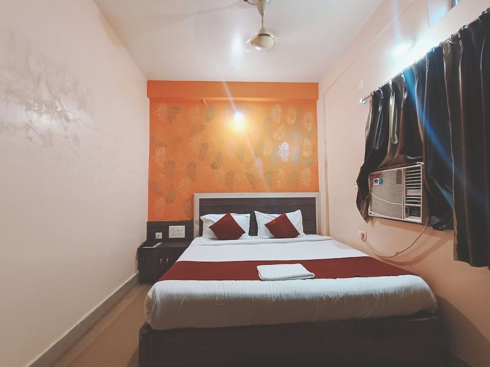 Goroomgo Krishna Residency Puri Deluxe Double Room, City View 9