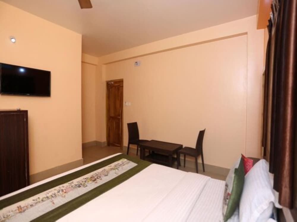 Goroomgo Krishna Residency Puri Deluxe Double Room, City View 14