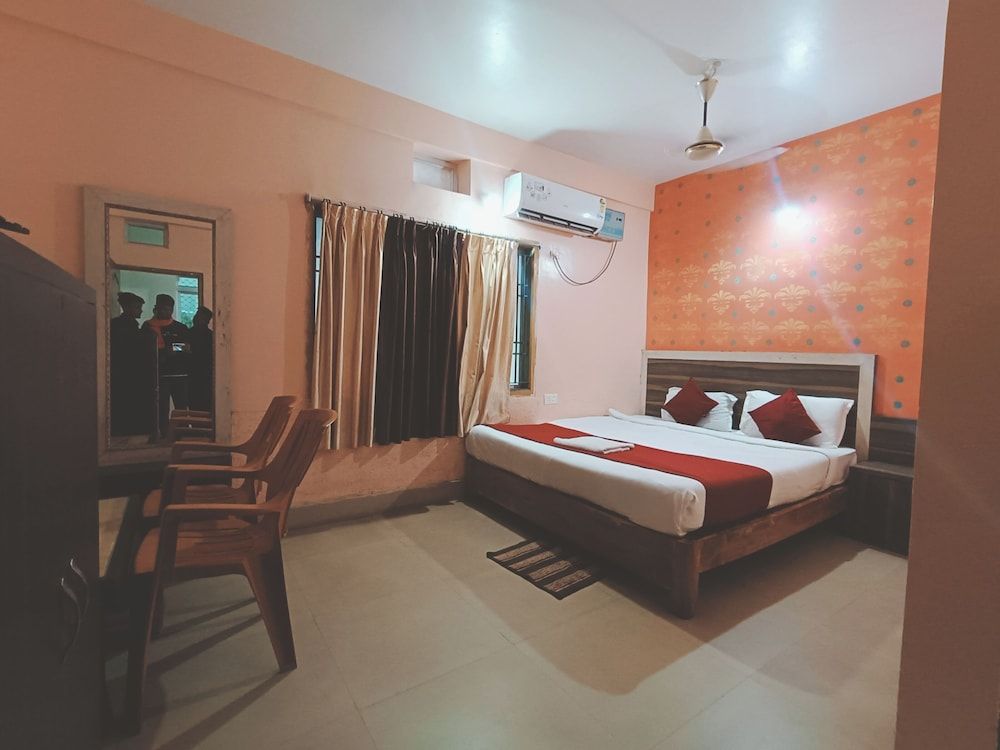 Goroomgo Krishna Residency Puri Deluxe Double Room, City View 10