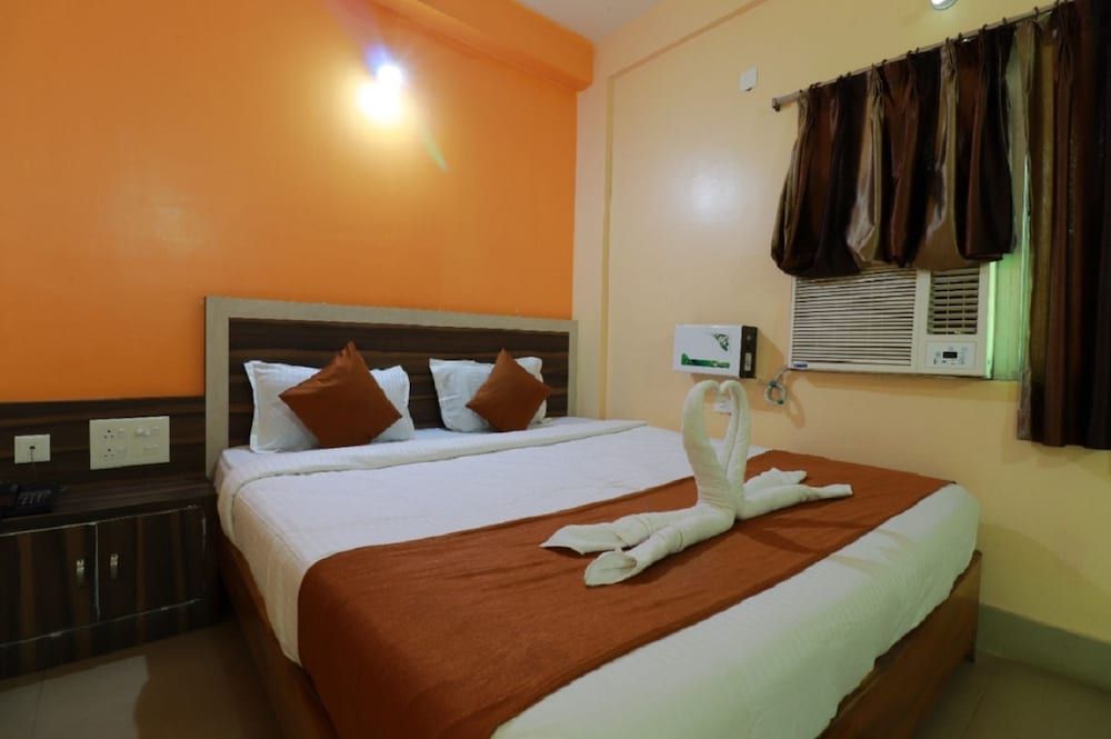Goroomgo Krishna Residency Puri Deluxe Double Room, City View 6
