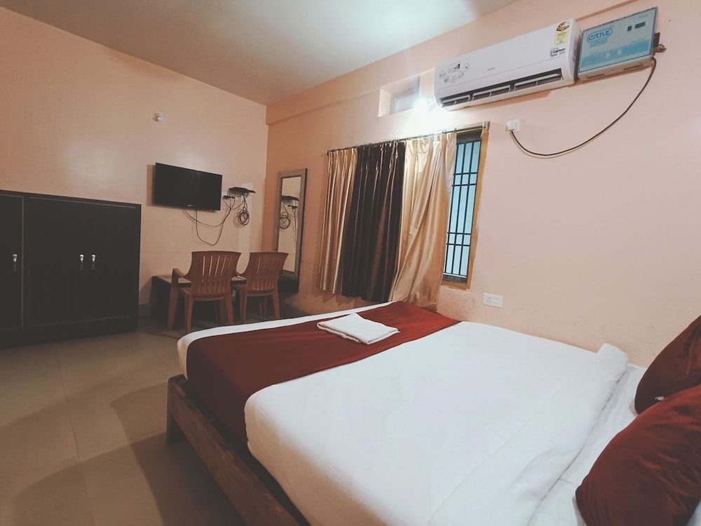 Goroomgo Krishna Residency Puri Deluxe Double Room, City View 7