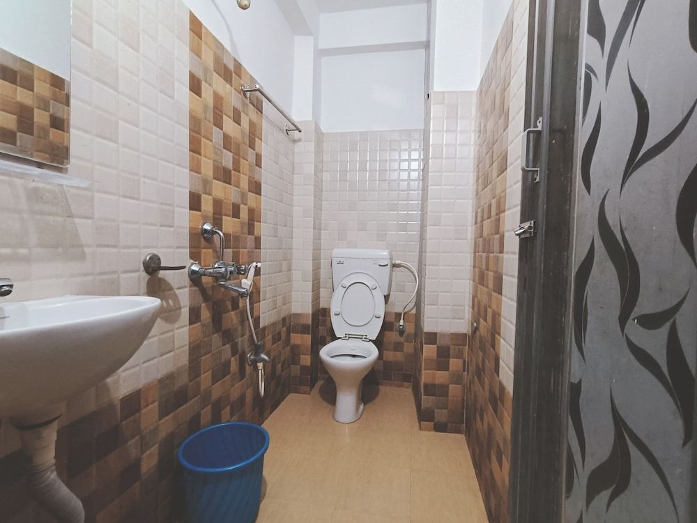 Goroomgo Krishna Residency Puri Deluxe Double Room, City View 16