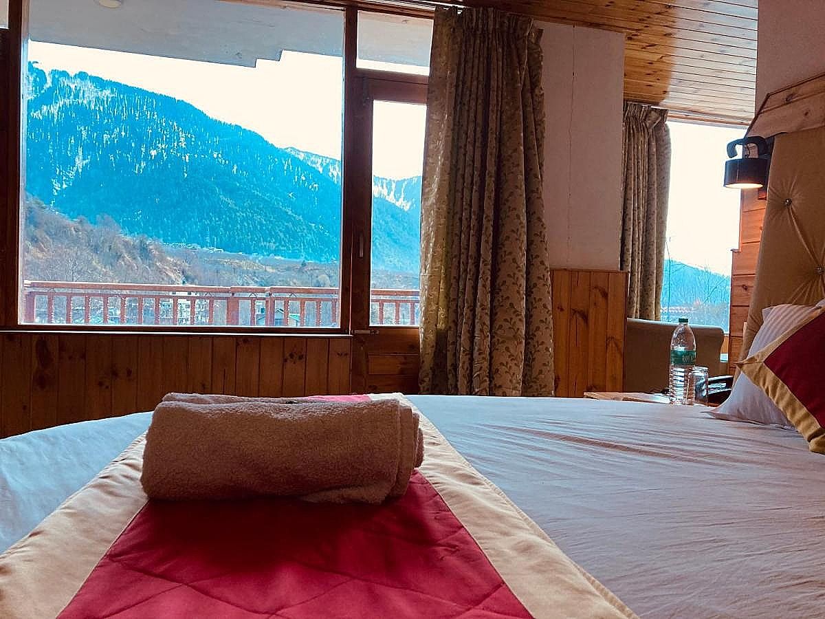 Deluxe Room River and Mountains View