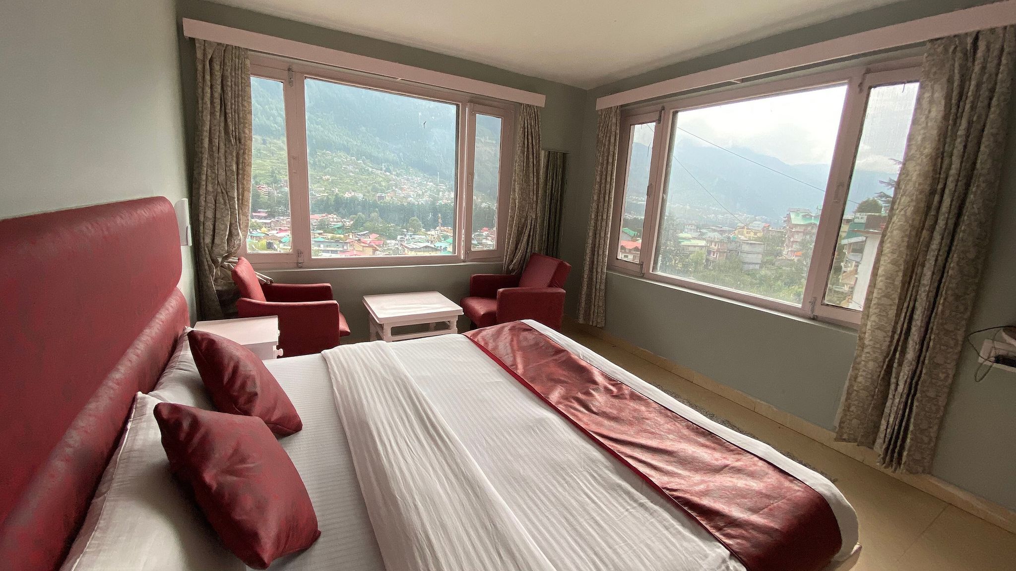 Meadows Manali Super Deluxe Room With Mountain View 11