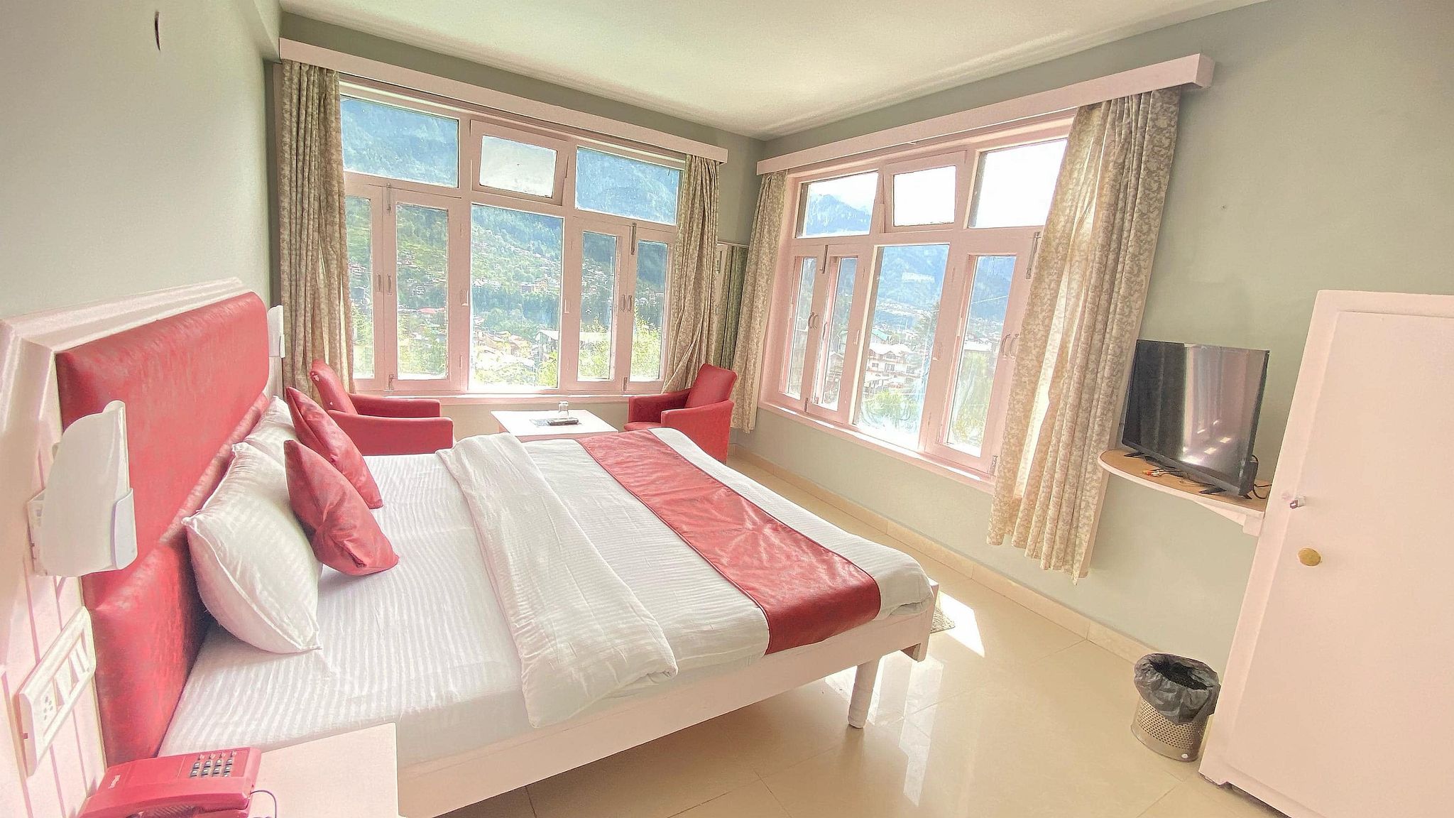 Meadows Manali Super Deluxe Room With Mountain View 9