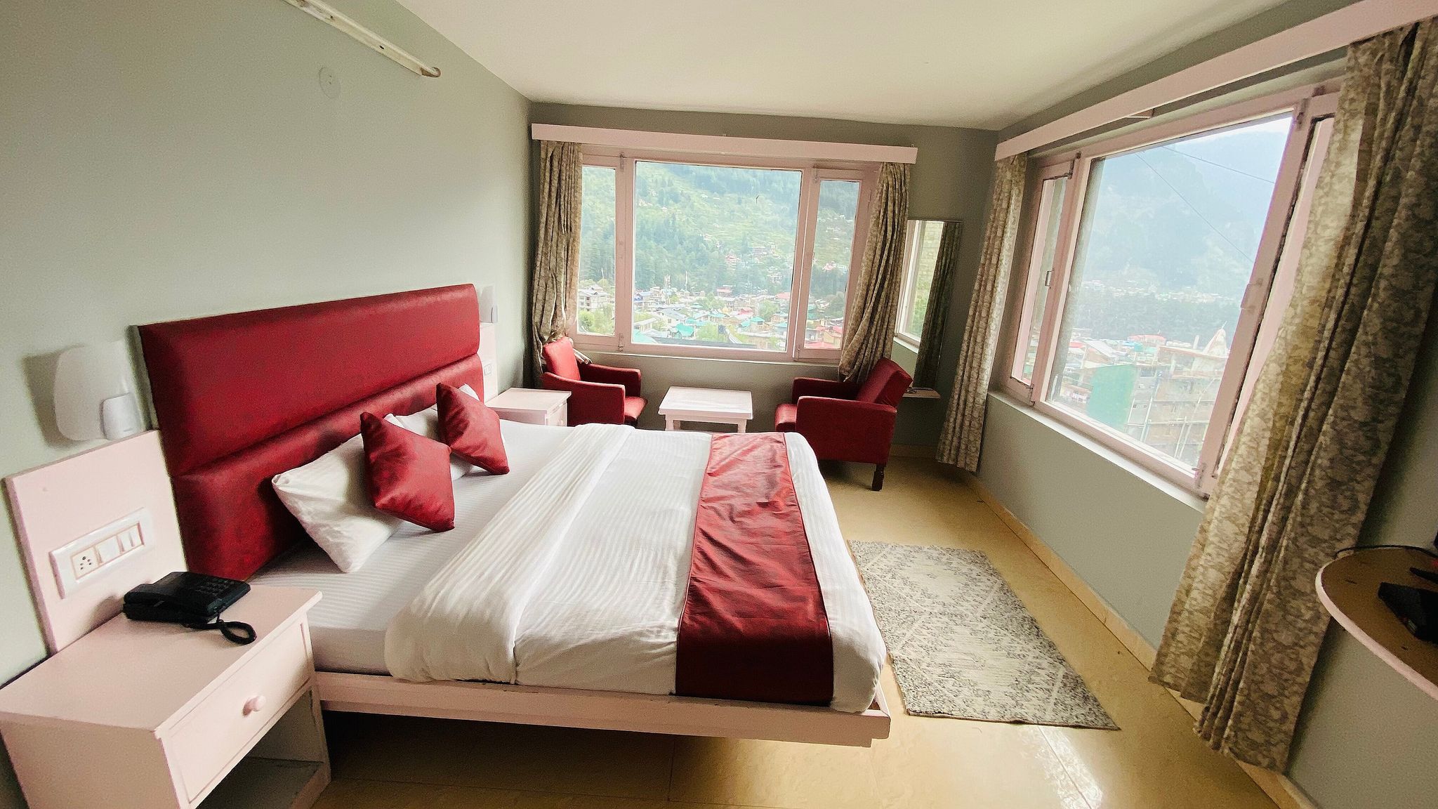 Meadows Manali Super Deluxe Room With Mountain View 10