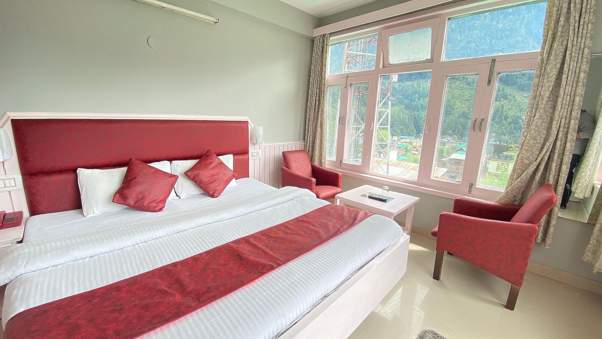 Meadows Manali Super Deluxe Room With Mountain View 7