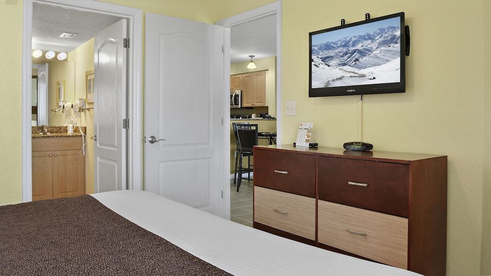 Surf Beach Treasure Island Resort Condo, 2 Bedrooms, Balcony (Gulf Front) 19