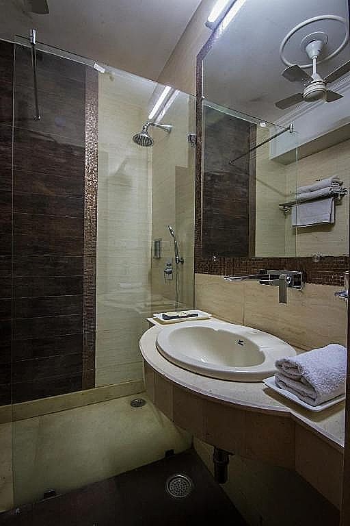 The Suncourt Hotel Yatri Value Room 9