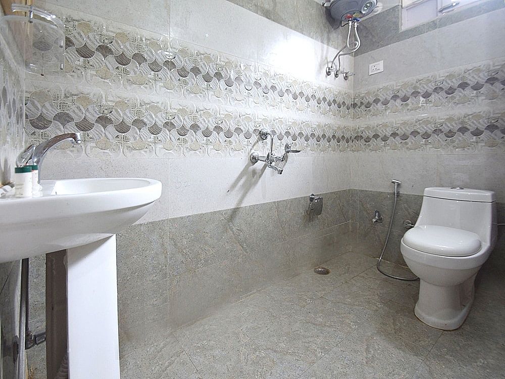 OYO 11733 Hotel Sunlight Double or Twin Room 6