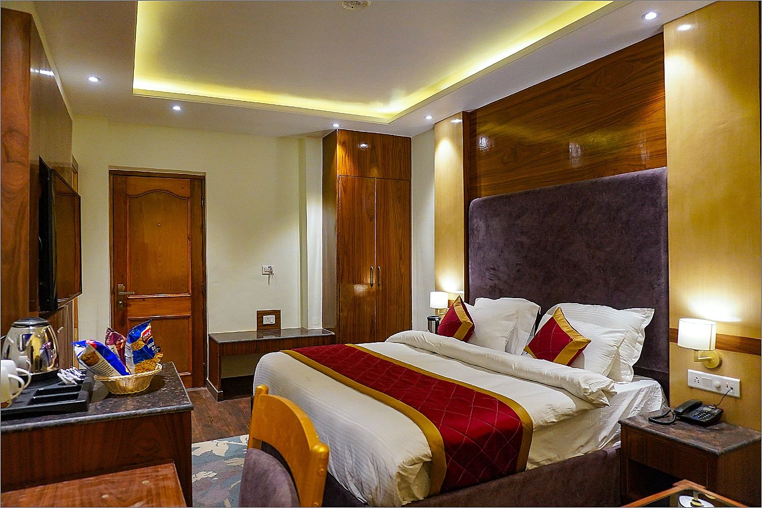 Comfort Inn Deluxe Room with Free Child Stay up to 7 years.