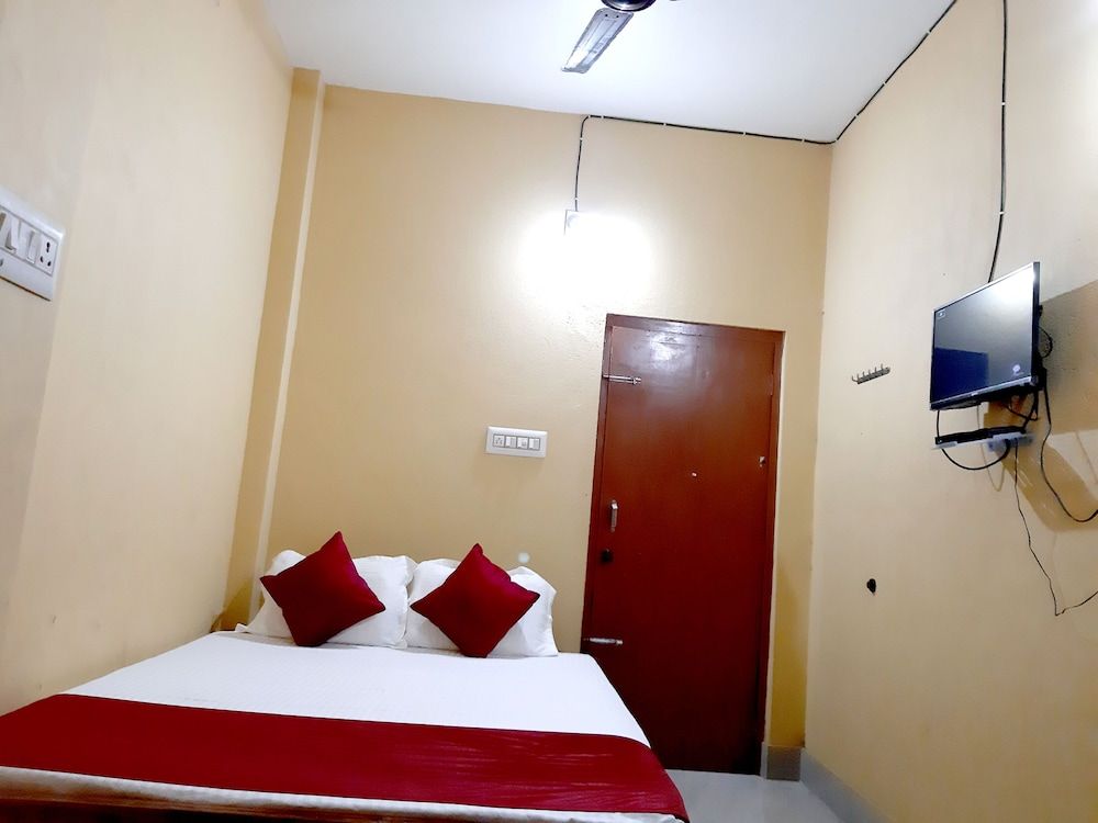 undefined Goroomgo Maa Ugratara Lodge Puri 8