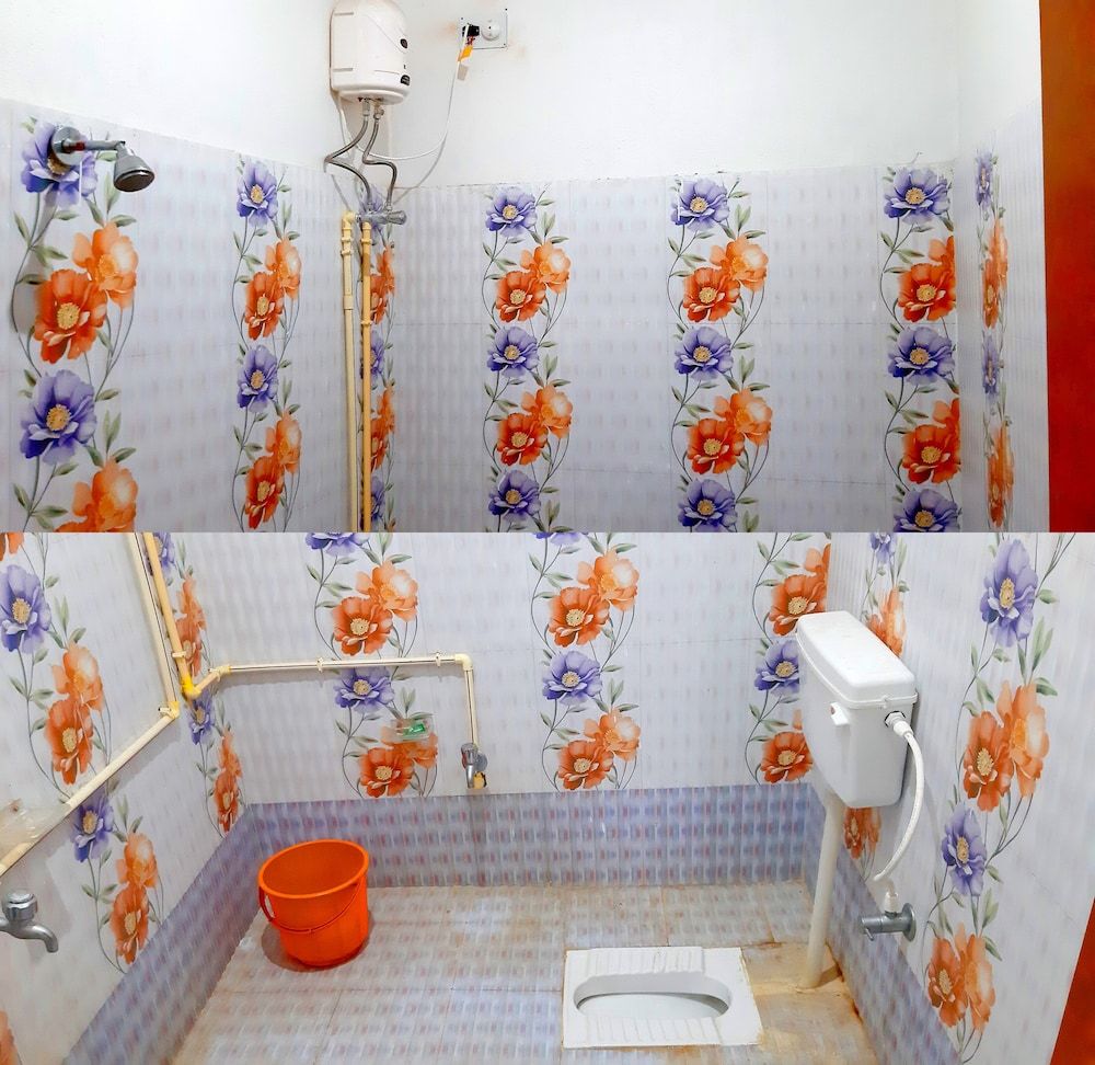 Goroomgo Maa Ugratara Lodge Puri Deluxe Double Room 10