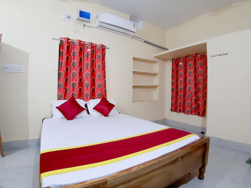 Goroomgo Maa Ugratara Lodge Puri Deluxe Double Room, City View 7