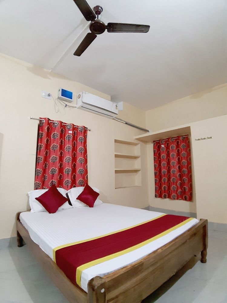 undefined Goroomgo Maa Ugratara Lodge Puri 2