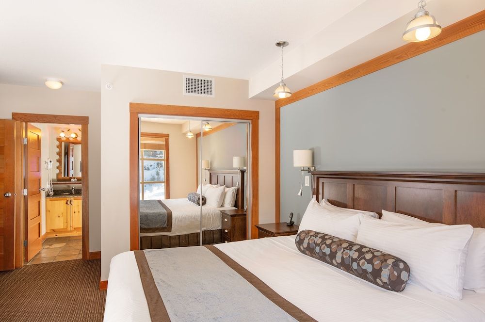 Room, 1 Bedroom (with Den)
