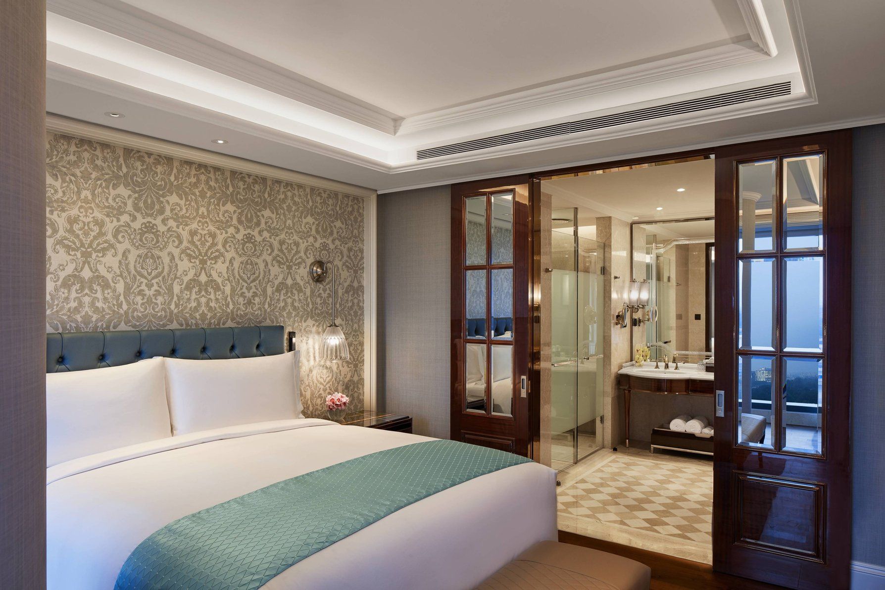 Executive Suite - Bedroom