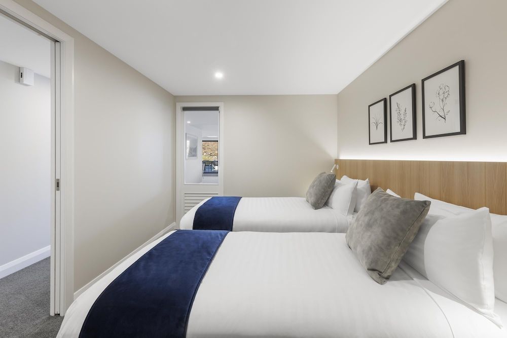 Penthouse, 4 Bedrooms (No Housekeeping)