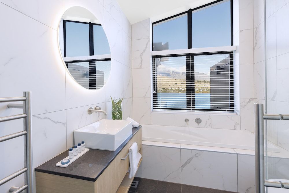 undefined Oaks Queenstown Shores Resort 9