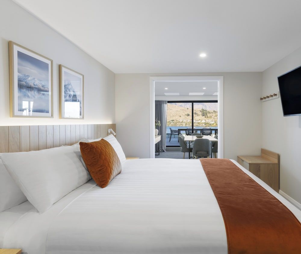 Penthouse, 4 Bedrooms (No Housekeeping)