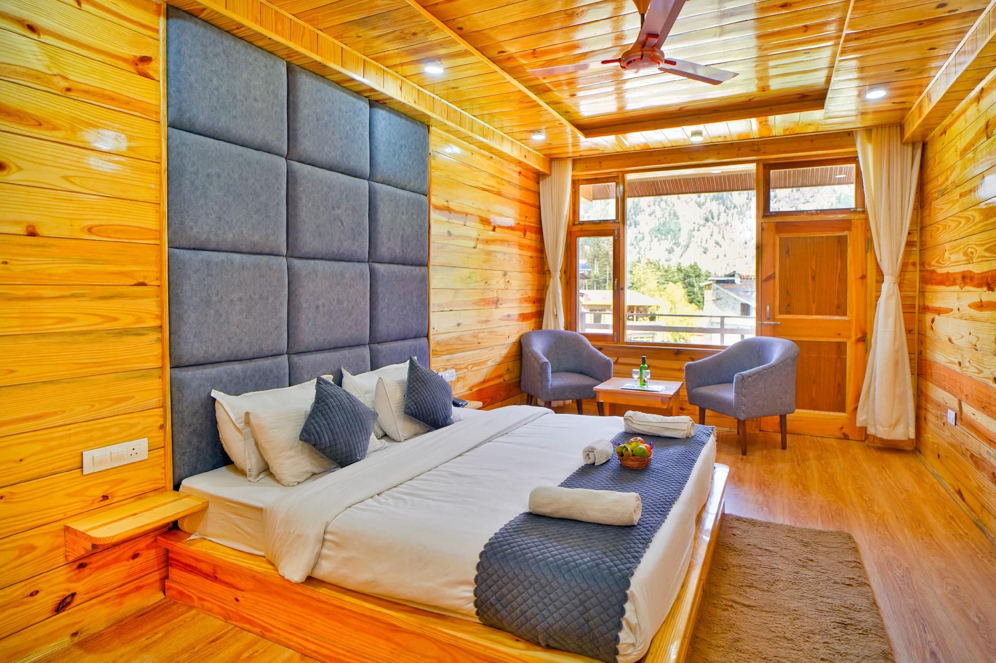 Super Premier Valley View Room with Balcony