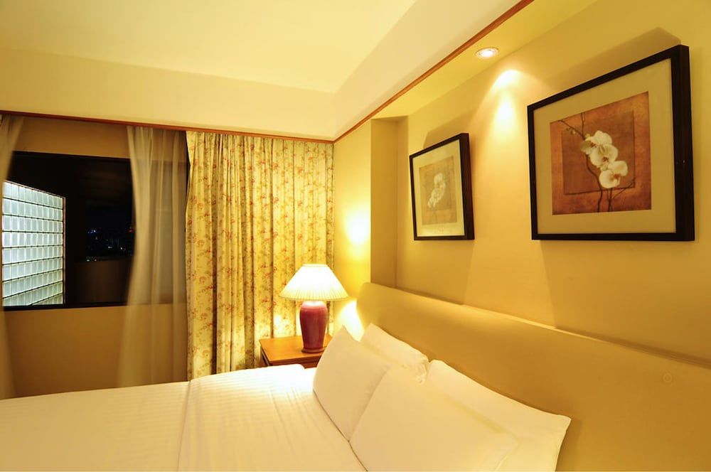 Pantip Suites Sathorn Deluxe Suite, 1 Bedroom, Smoking, City View 3