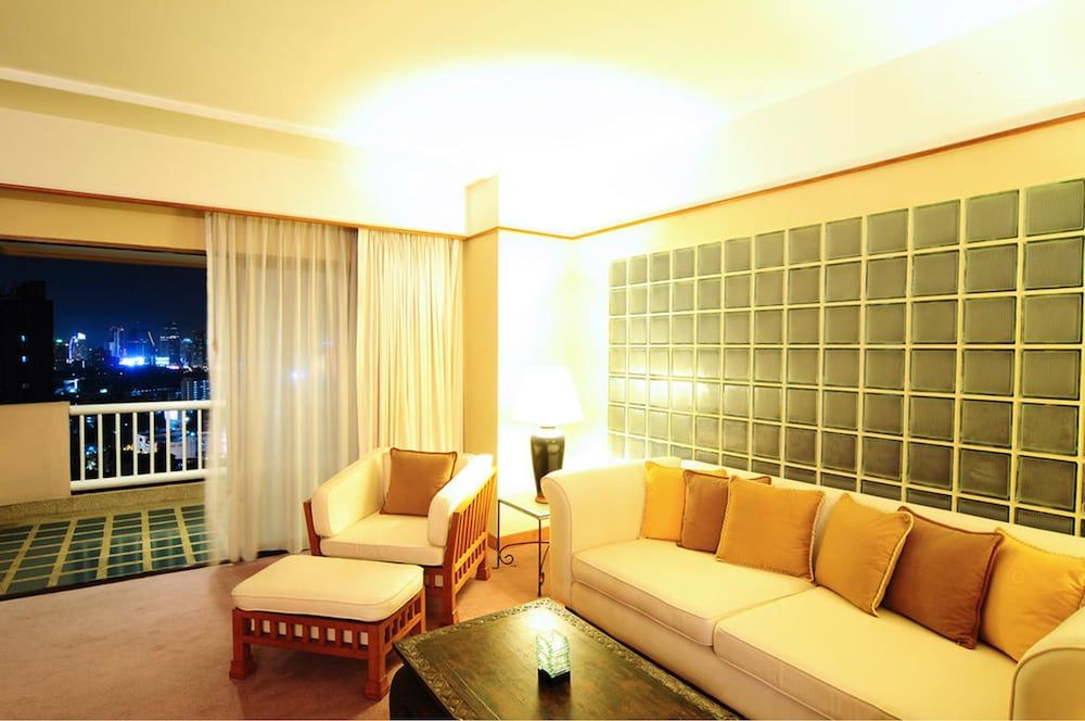 Pantip Suites Sathorn Deluxe Suite, 1 Bedroom, Smoking, City View 4