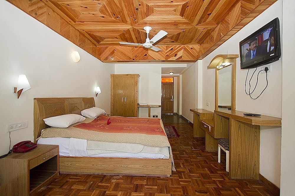 OYO 1537 Hotel Highland Standard Double or Twin Room, 1 Double Bed, Private Bathroom 3