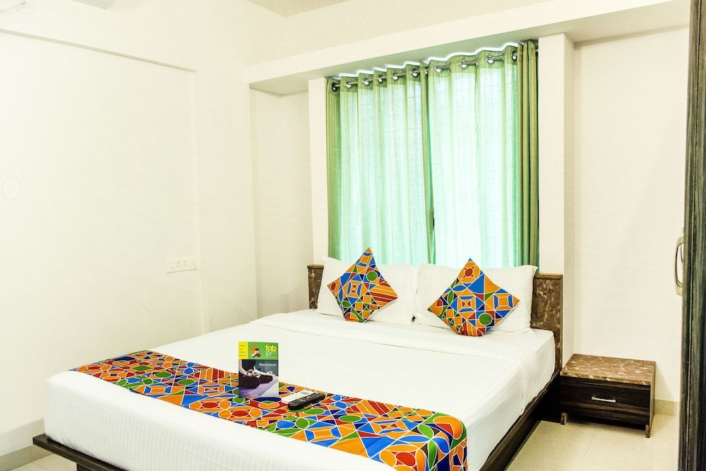 FabHotel Ajay Inn Viman Nagar Deluxe Room, 1 Double Bed, Non Smoking 3