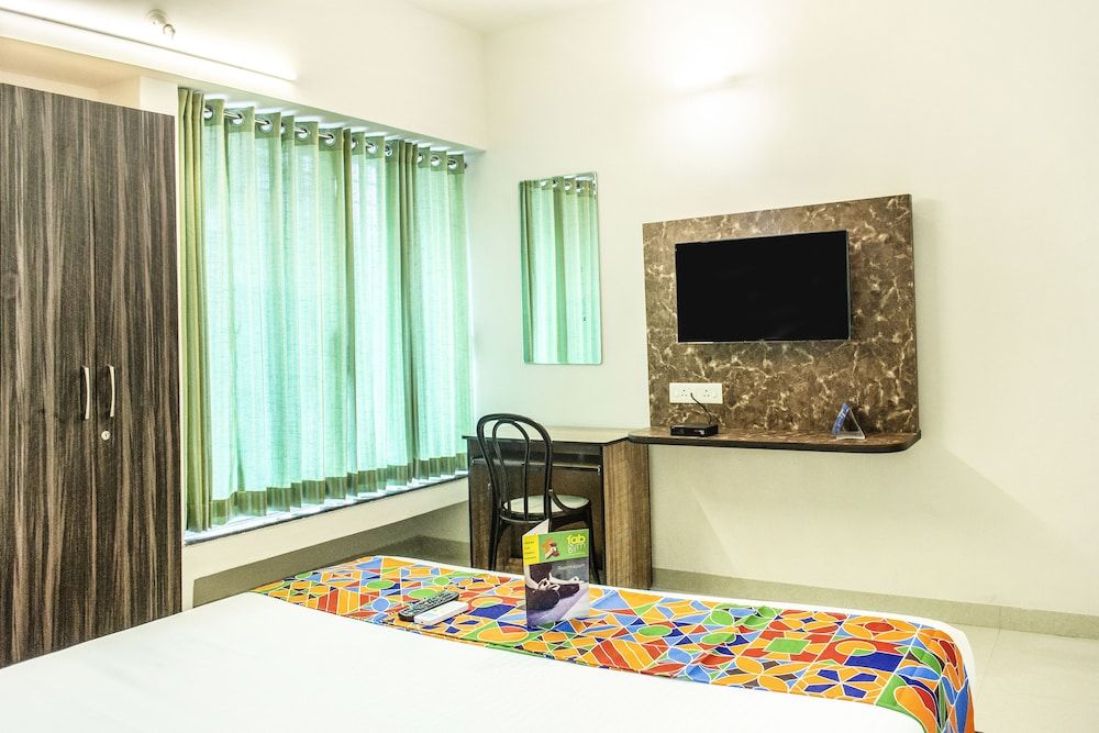 FabHotel Ajay Inn Viman Nagar Deluxe Room, 1 Double Bed, Non Smoking 4