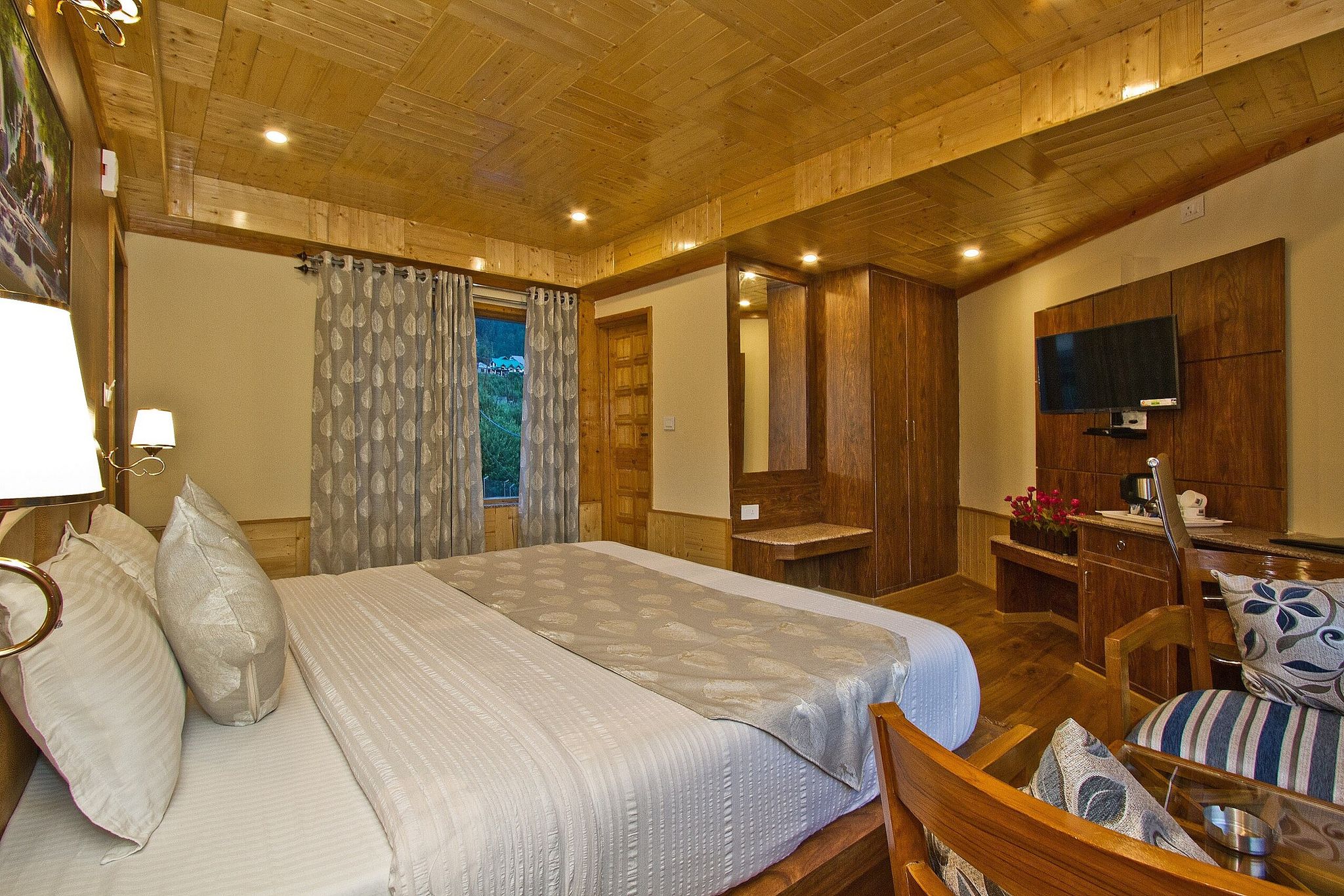 Deluxe Cottage Room (centrally heated Mountain view with Balcony)