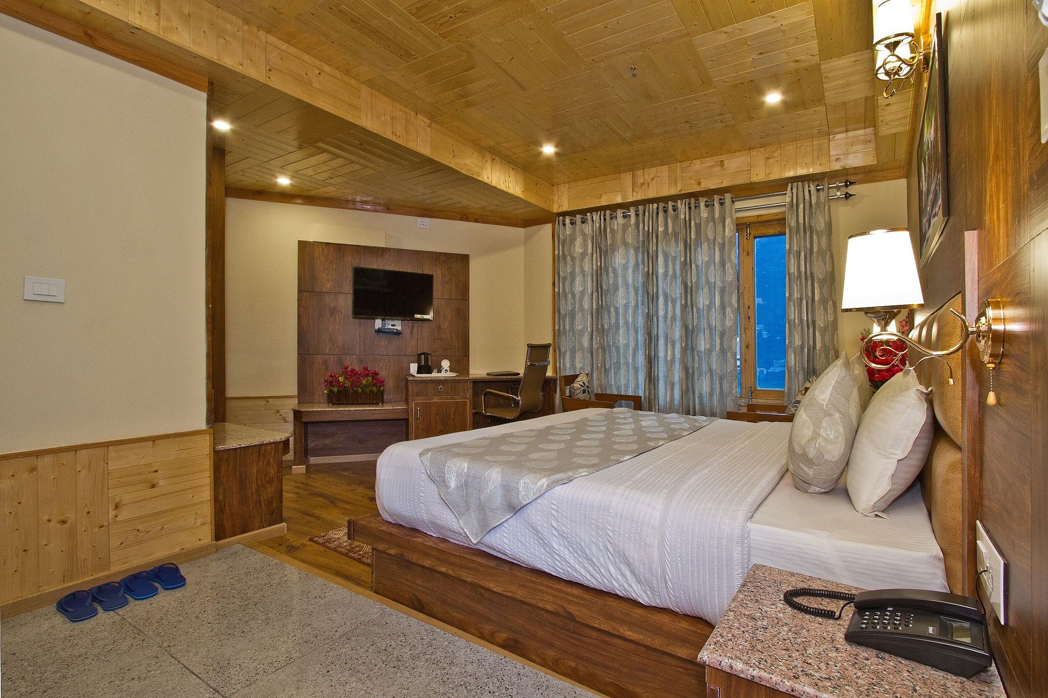 Deluxe Cottage Room (centrally heated Mountain view with Balcony)