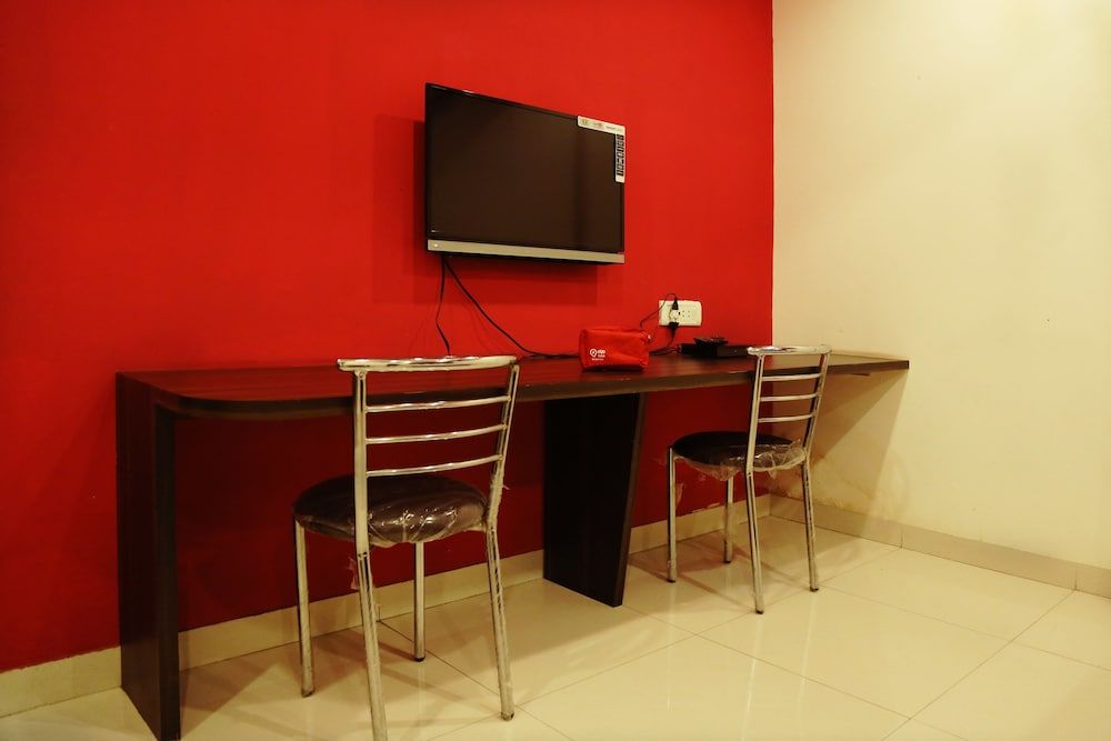 OYO 671 Hotel Alpine Standard Double or Twin Room, 1 Double Bed, Private Bathroom 5