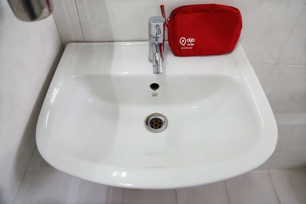 OYO 671 Hotel Alpine Standard Double or Twin Room, 1 Double Bed, Private Bathroom 7