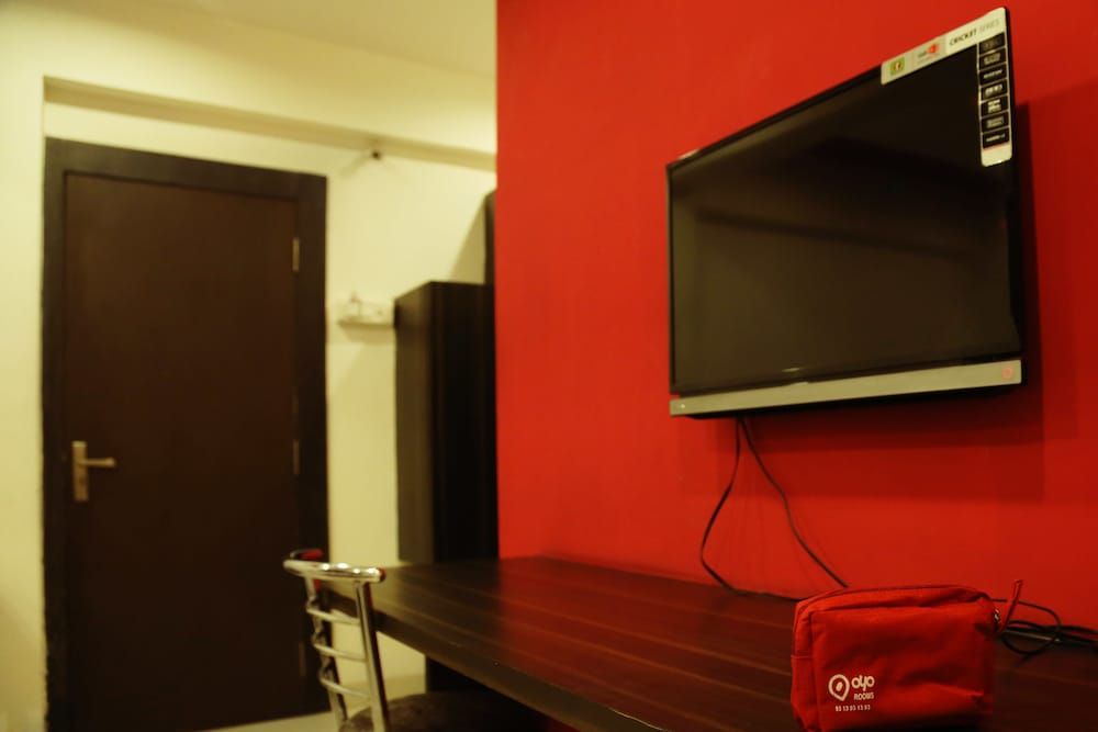 OYO 671 Hotel Alpine Standard Double or Twin Room, 1 Double Bed, Private Bathroom 2