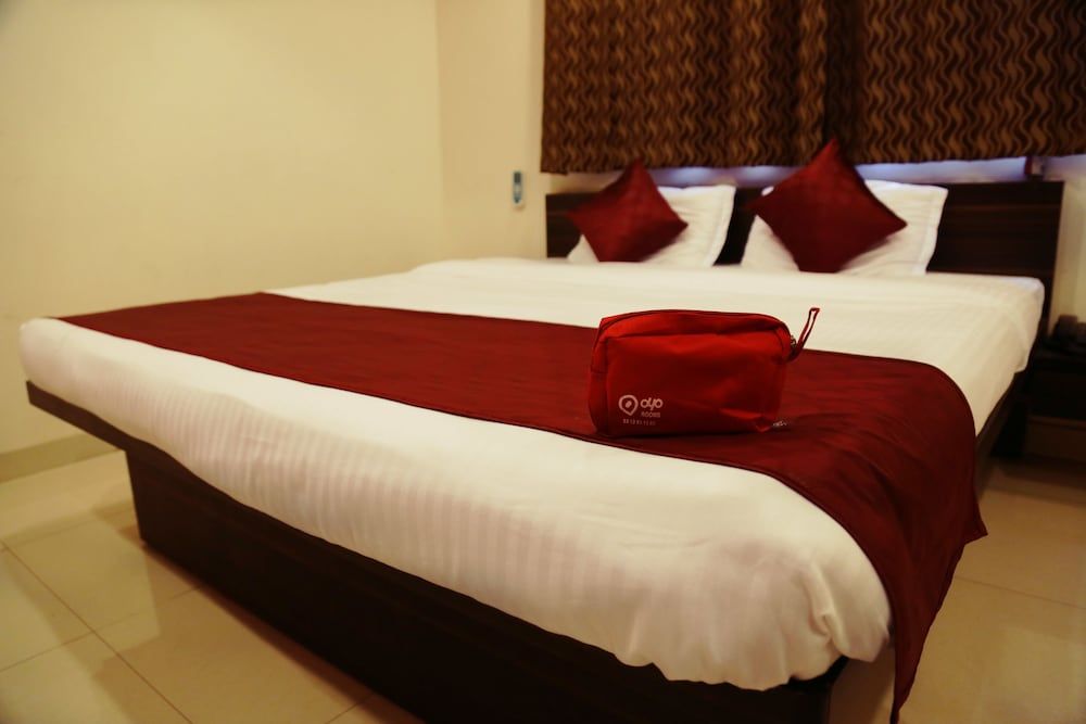 OYO 671 Hotel Alpine Standard Double or Twin Room, 1 Double Bed, Private Bathroom 9