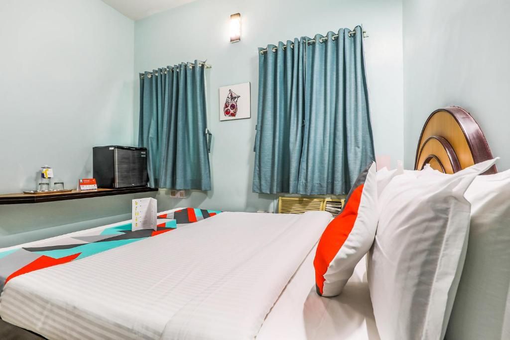 FabHotel Santhi Inn Deluxe Room 10