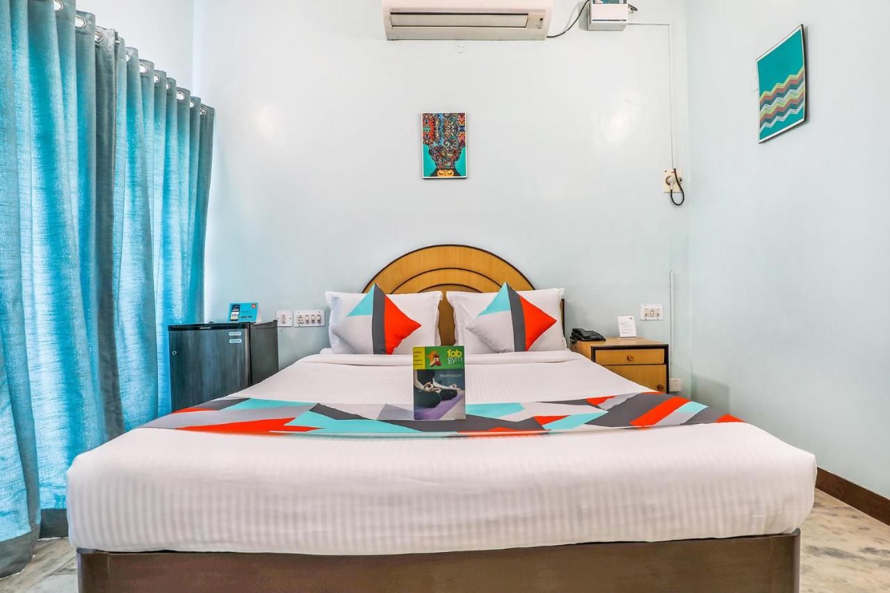 FabHotel Santhi Inn Deluxe Room 4