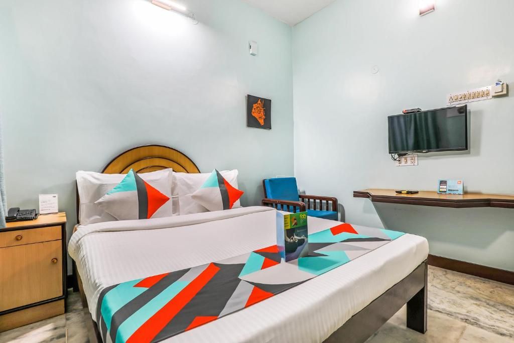 FabHotel Santhi Inn Deluxe Room 9