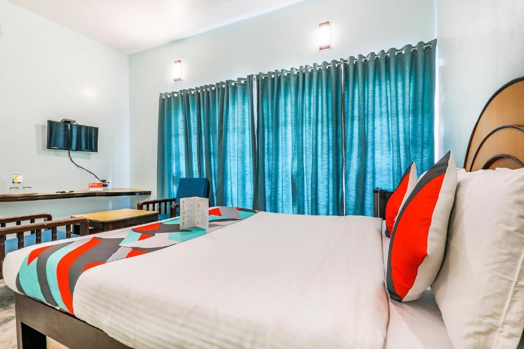 FabHotel Santhi Inn Deluxe Room 15