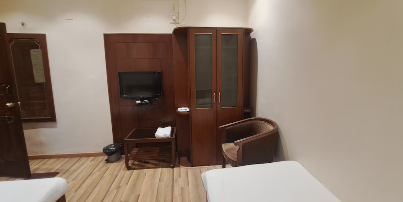 Shivam Hotel Super Deluxe Non-AC room 2